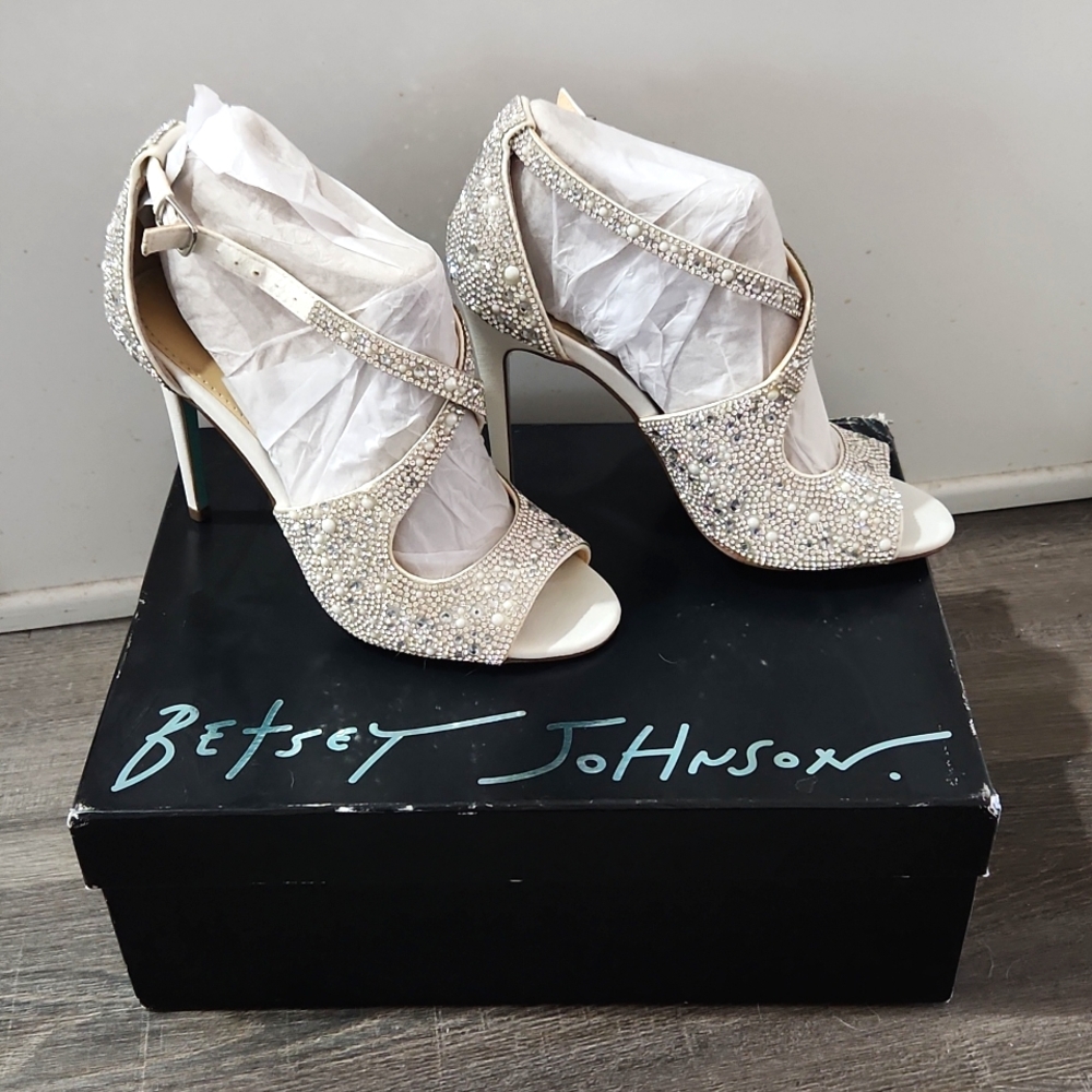 Blue by Betsey Johnson Women's SB- Bayli Dress Heels
